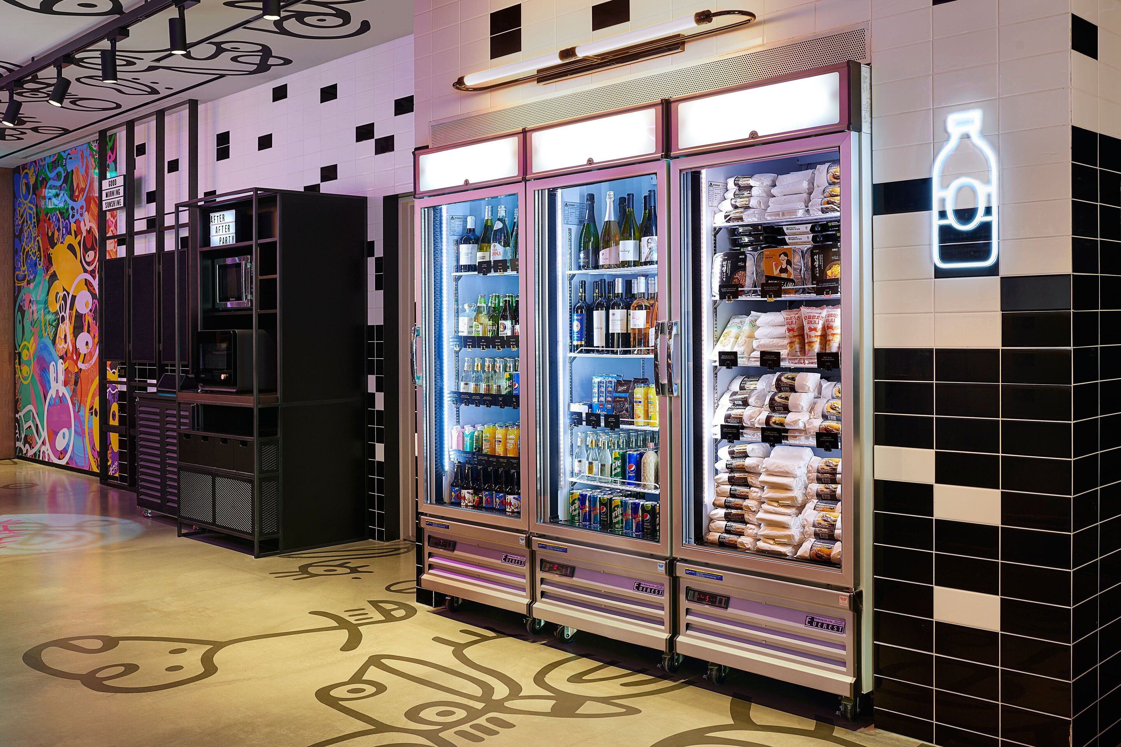 Daily continental breakfast (KRW 30000 per person)