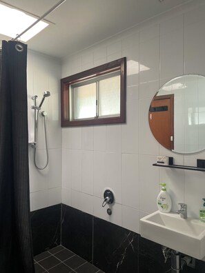 Shower, soap, toilet paper - Town Beach Short Stay (Mandurah)