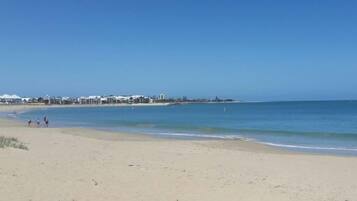 Una playa cerca