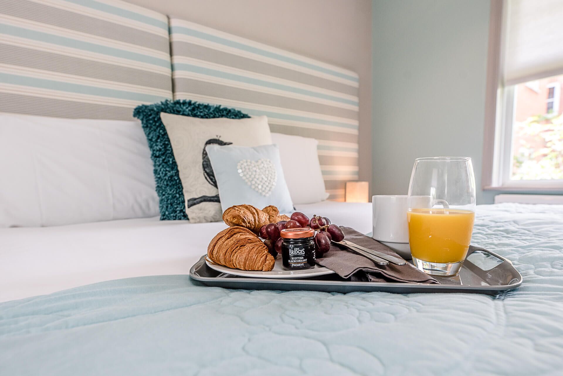 2 bedrooms, iron/ironing board, bed sheets