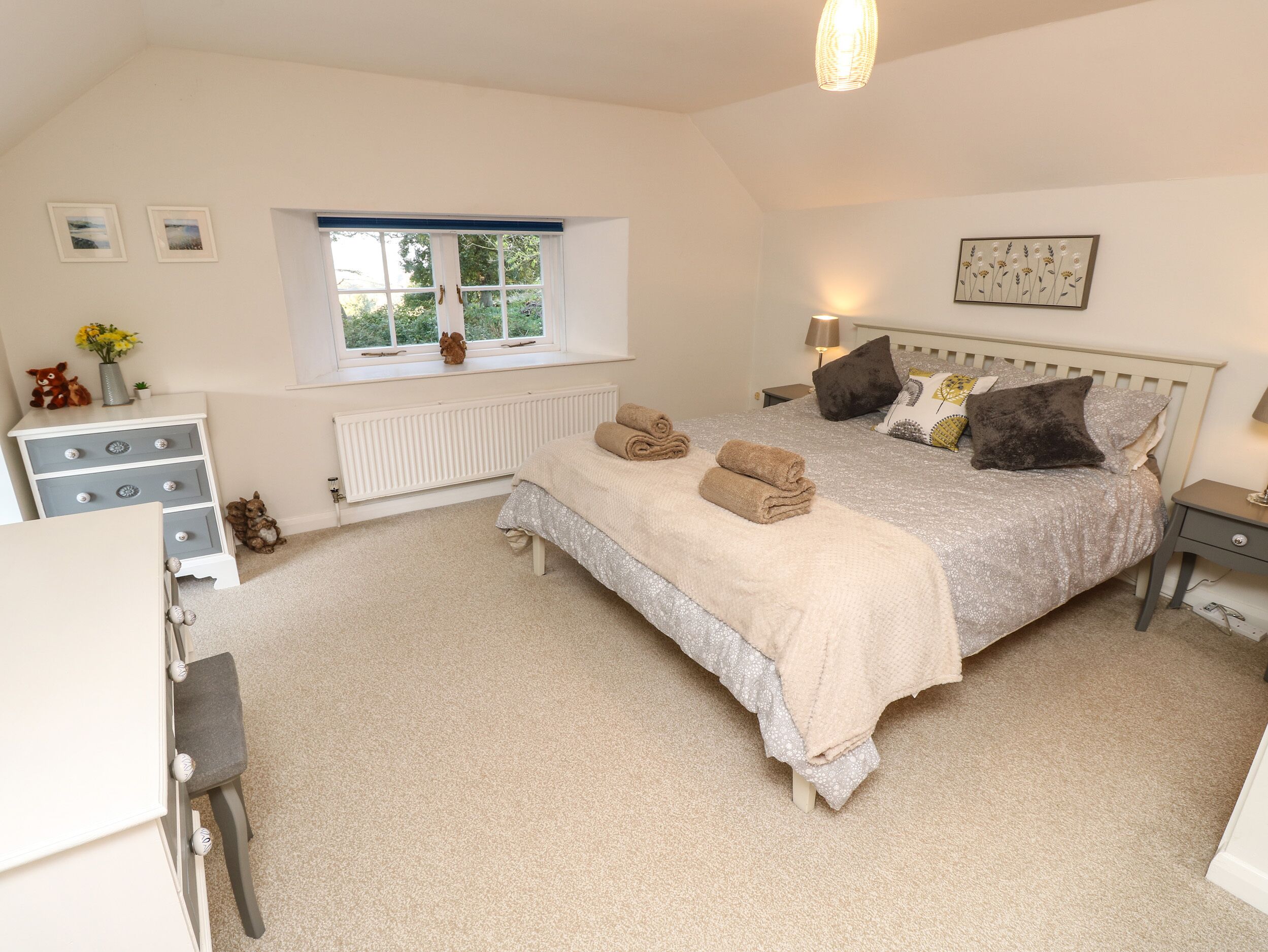 2 bedrooms, individually decorated, individually furnished, free WiFi