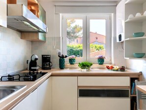 Kühlschrank, Mikrowelle, Ofen, Geschirrspüler