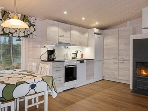 Fridge, microwave, dishwasher, cookware/dishes/utensils