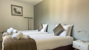 2 soverom, skrivebord, strykejern/-brett og wi-fi (inkludert)