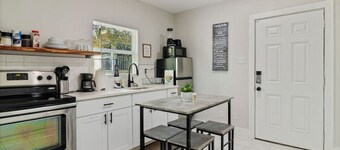 WeWelcome you to our 1 Bed 1 Bath Studio Unit B