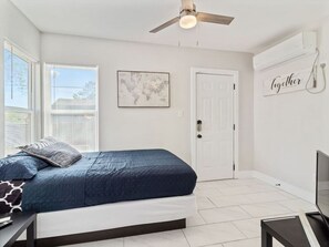 Iron/ironing board, free WiFi, bed sheets