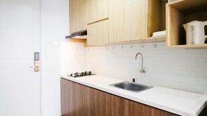 Studio | Cuisine privée | Réfrigérateur, surface de cuisson, vaisselle et ustensiles