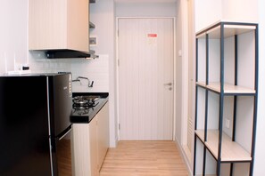 Private kitchen - Great Location And Simply Studio At Grand Kamala Lagoon Apartment (Bekasi)