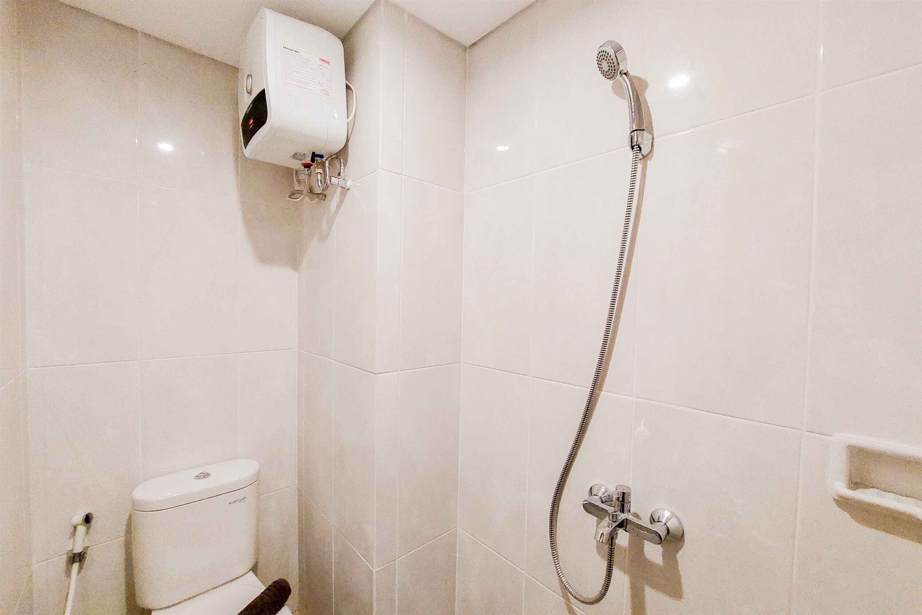 Studio | Salle de bain | Douche, articles de toilette (gratuits), serviettes fournies