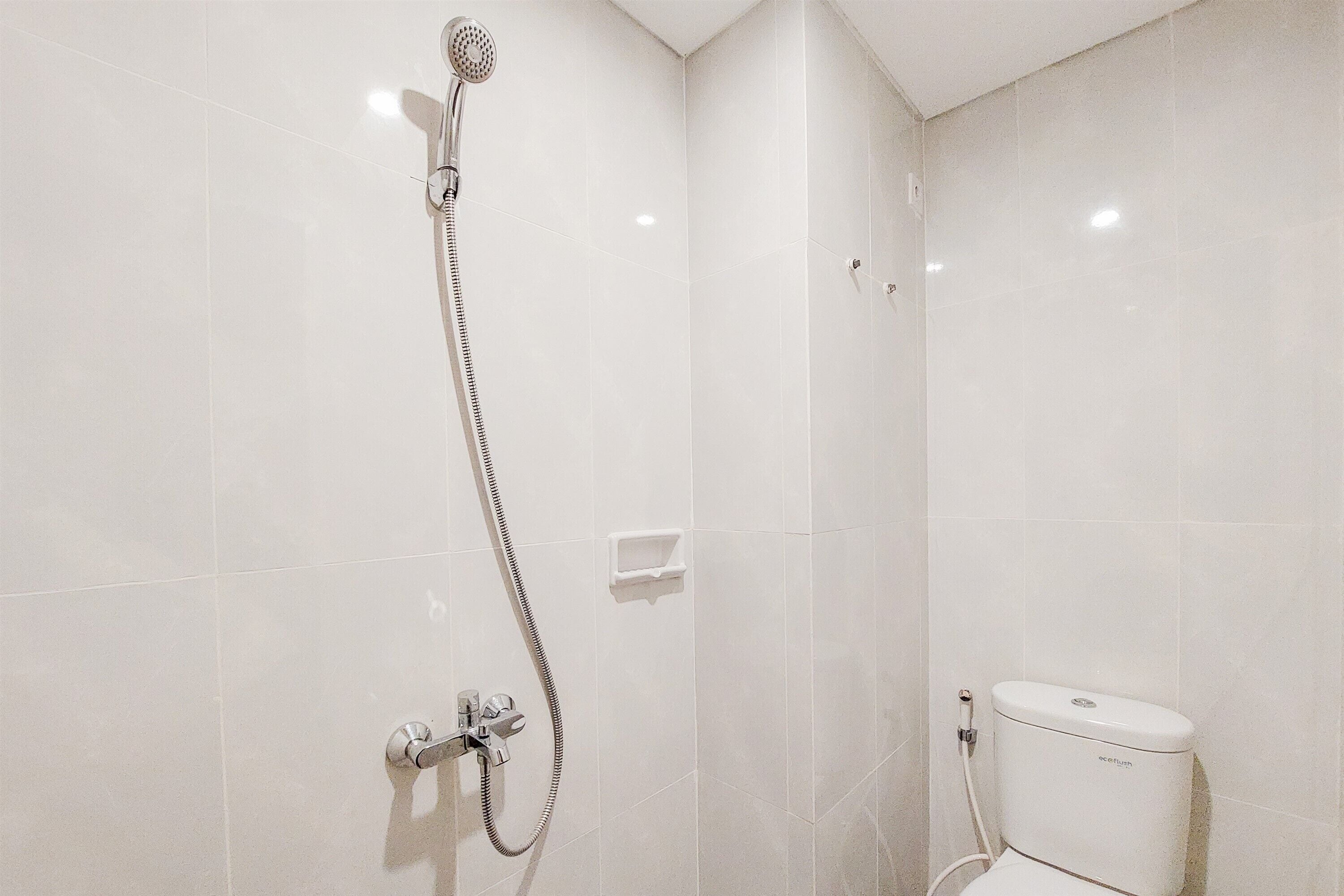 Estúdio | Banheiro | Chuveiro, produtos de toalete grátis, toalhas de banho 