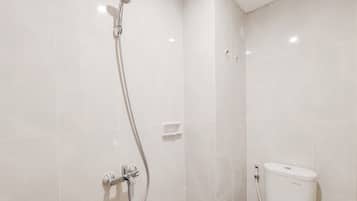 Estúdio | Banheiro | Chuveiro, produtos de toalete grátis, toalhas de banho