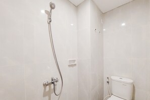 สตูดิโอ | ห้องน้ำ | ฝักบัว, ของใช้ในห้องน้ำฟรี, ผ้าเช็ดตัว