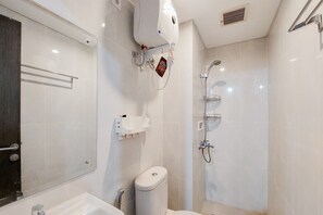 Apartment, 1 Bedroom | Bathroom | Shower, free toiletries, towels - Comfort And Cozy Style 1Br At Serpong Garden Apartment (Cisauk)