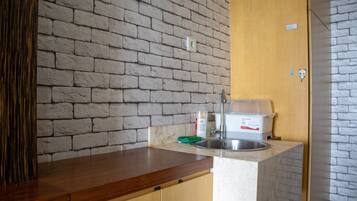 Apartment, 2 Schlafzimmer | Eigene Küche | Kühlschrank, Herdplatte, Kochgeschirr/Geschirr/Besteck, Esstisch