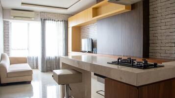 Apartment, 2 Bedrooms | Dapur peribadi | Peti sejuk, dapur, alat memasak/pinggan mangkuk/perkakas dapur