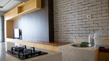 Apartment, 2 Schlafzimmer | Eigene Küche | Kühlschrank, Herdplatte, Kochgeschirr/Geschirr/Besteck, Esstisch