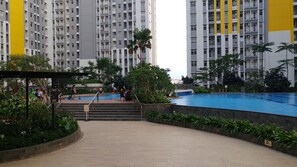 Outdoor pool - Comfortable 2Br Apartment At Springlake Summarecon Bekasi (Bekasi)