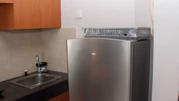 Studio | Private kitchen | Fridge, stovetop, cookware/dishes/utensils, dining tables