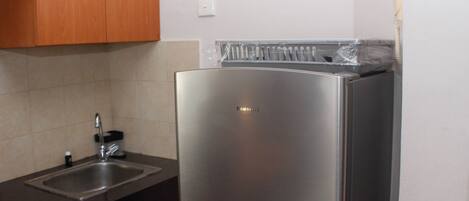 Studio | Private kitchen | Fridge, stovetop, cookware/dishes/utensils, dining tables