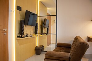 Living area - Modern And Classic 1Br At Evenciio Apartment (Depok)