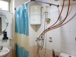 Apartment, 3 Bedrooms | Bathroom - Comfort Living 3Br Apartment With Pool View At Mediterania Palace Residences (Jakarta)