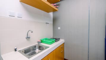 Studio | Private kitchen | Fridge, stovetop, cookware/dishes/utensils, dining tables