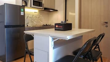 Apartment, 2 Bedrooms | Makan dalam bilik