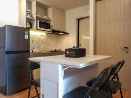 Apartment, 2 Bedrooms | In-room dining