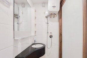 Estudio | Baño | Ducha, artículos de higiene personal gratuitos y toallas