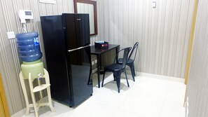 Apartment, 1 Bedroom | In-room dining