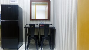 In-room dining - 1 Bedroom Comfort Apartment The Mansion Kemayoran (Jakarta)