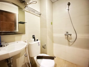 Appartement, 1 slaapkamer | Badkamer | Een douche, gratis toiletartikelen, handdoeken