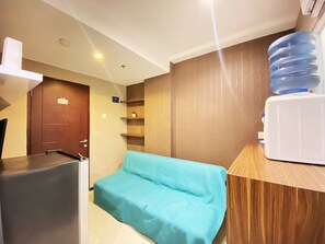 Living area - Minimalist 1Br Apartment At Gateway Pasteur (Cimahi)