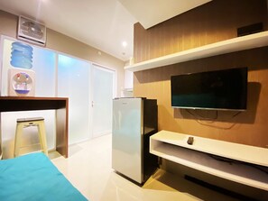 Living area - Minimalist 1Br Apartment At Gateway Pasteur (Cimahi)