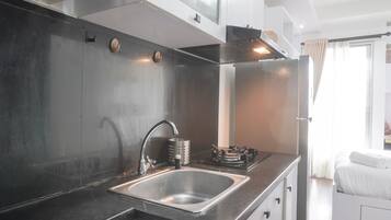 Studio | Private kitchen | Fridge, stovetop, cookware/dishes/utensils, dining tables
