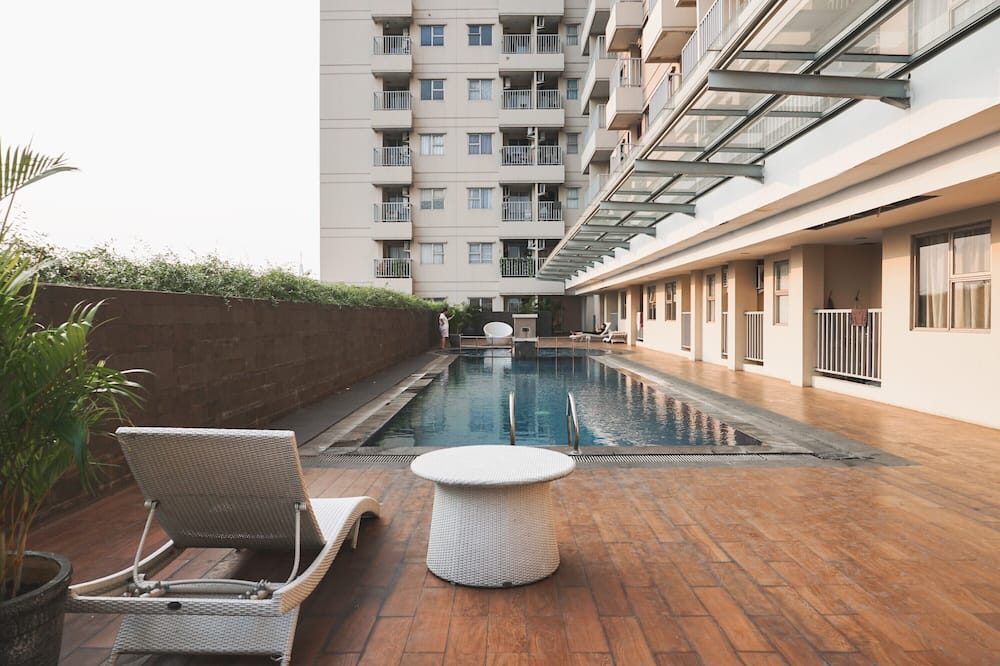 Fancy And Nice Studio At Belmont Residence Puri Apartment