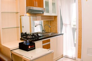 Apartment, 2 Schlafzimmer | Eigene Küche | Kühlschrank, Herdplatte, Kochgeschirr/Geschirr/Besteck, Esstisch