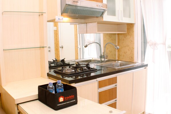 Apartment, 2 Bedrooms | Private kitchen | Fridge, stovetop, cookware/dishes/utensils, dining tables - Nice And Strategic 2Br At Green Pramuka City Apartment (Jakarta)