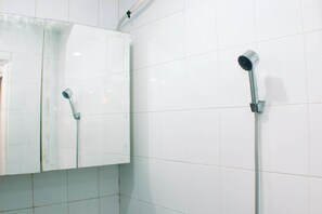 Apartment, 2 Bedrooms | Bathroom | Shower, free toiletries, towels - Nice And Strategic 2Br At Green Pramuka City Apartment (Jakarta)