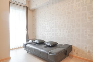 Apartment, 2 Schlafzimmer | Wohnbereich | Fernseher