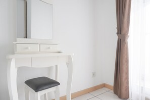 2 bedrooms, individually decorated, individually furnished, free WiFi - Cozy 2Br Apartment At M-Town Residence Near Summarecon Mall (Gading Serpong)