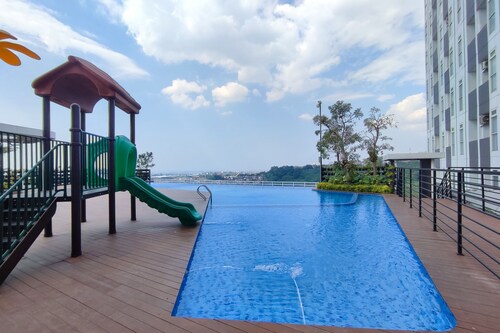 Comfortable And Modern 1Br Without Living Room At Amartha View Apartment