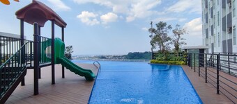 Comfortable And Modern 1Br Without Living Room At Amartha View Apartment