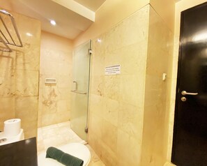 Bathroom - Cozy 1Br Apartment At Braga City Walk (Bandung)