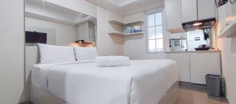 Warm And Cozy Style Studio Room At Paltrow City Apartment