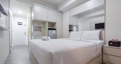 Warm And Cozy Style Studio Room At Paltrow City Apartment