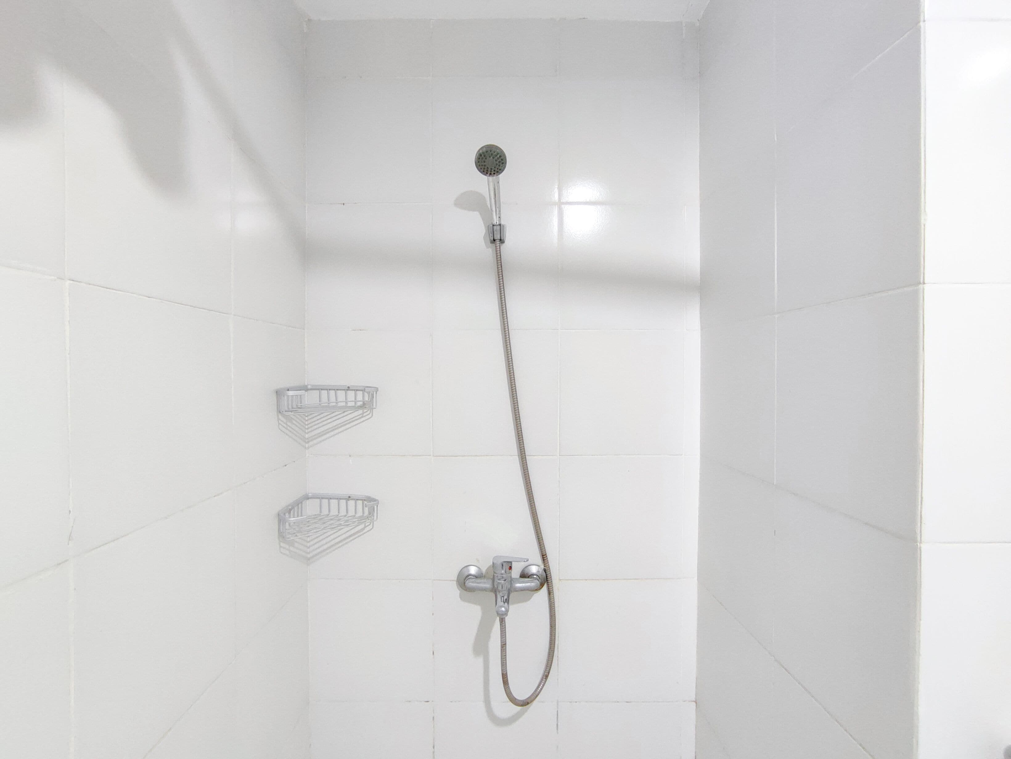 Studio | Bathroom | Shower, free toiletries, towels