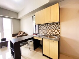 Apartamento, 2 habitaciones | Cocina privada | Frigorífico, placa de cocina, utensilios de cocina y mesa de comedor