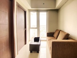 Apartamento, 2 habitaciones | Zona de estar | Una televisión