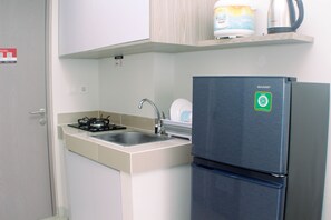 Studio | Cuisine privée | Réfrigérateur, surface de cuisson, vaisselle et ustensiles